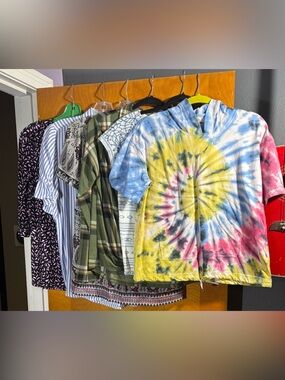 Bundle of 6 Women’s Tops - size Medium